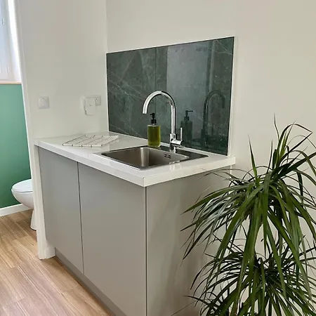 Charming - Private Terrace - 20 Min